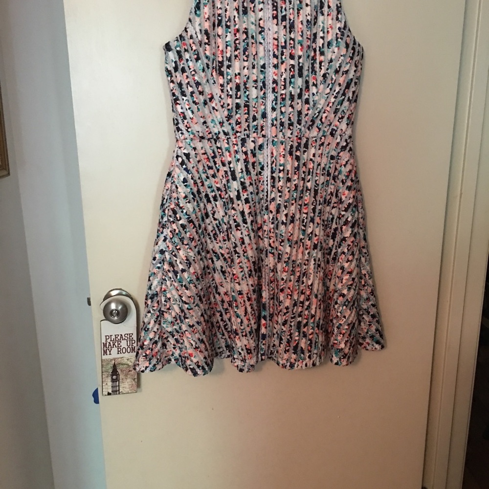 Dress - Picture 2 of 3